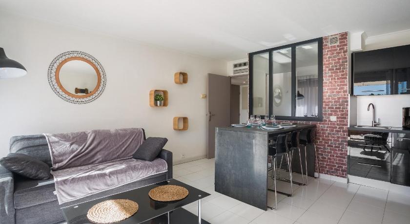 Image of Prestige Two-Bedrooms Apartment (6 People) 0