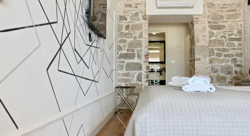 Image of Luxury Room 16