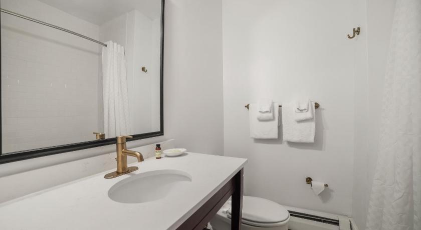 Seven Hills Inn photo
