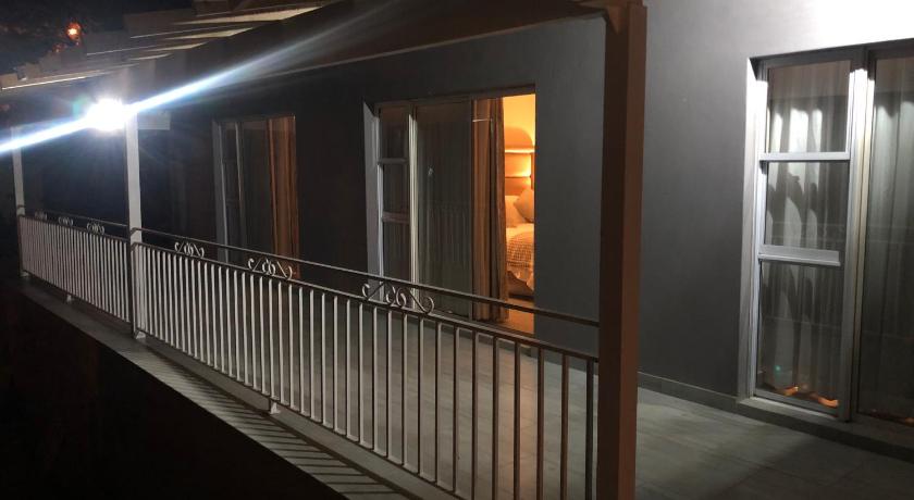 6 on Acacia & 8 on Acacia Guesthouse photo