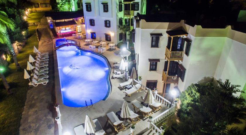 Mira Suites