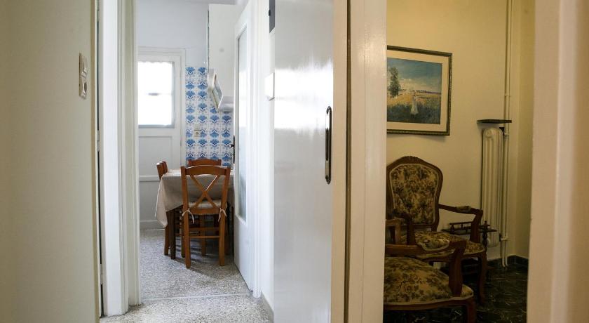 Best House, Larisis Metro, Athens photo