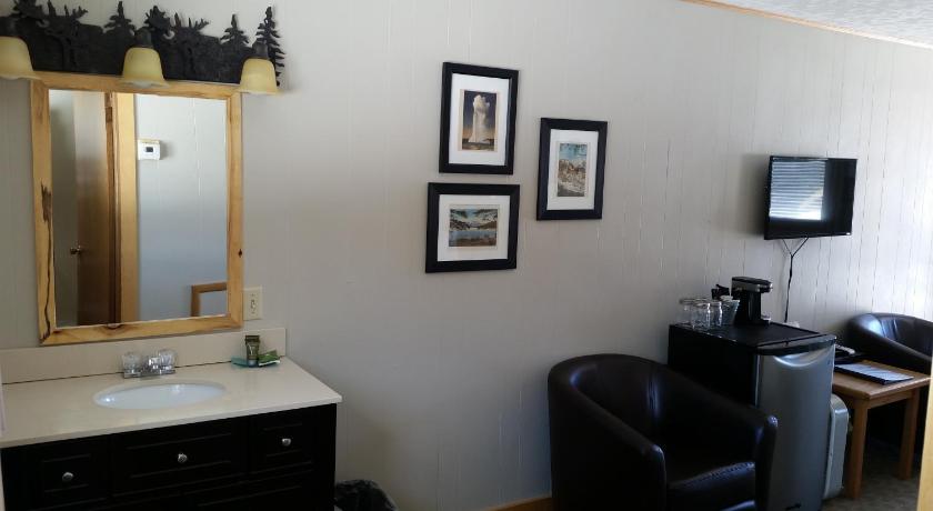 High Country Motel and Cabins photo