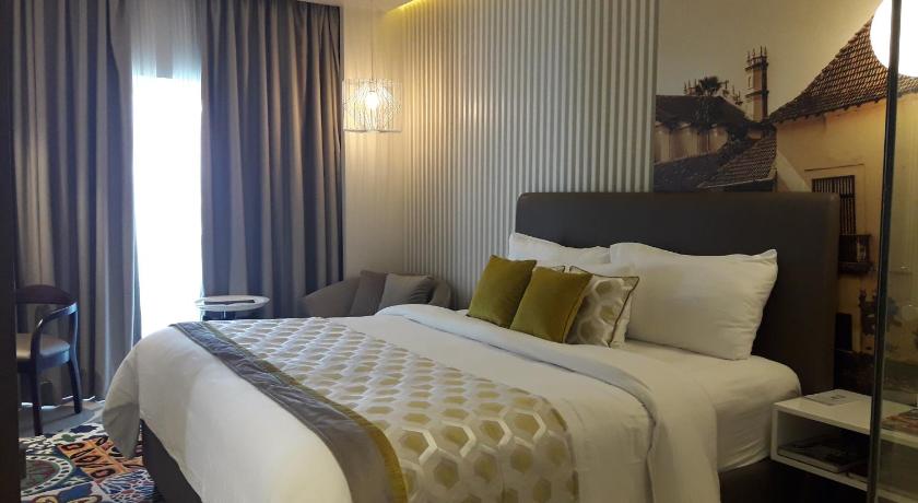 Image of Corner Suite 6