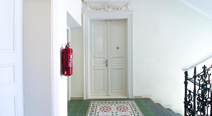 Bouquet Apartments photo