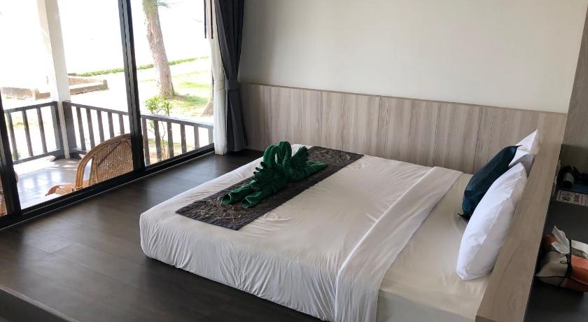Image of Beachfront Suite 7