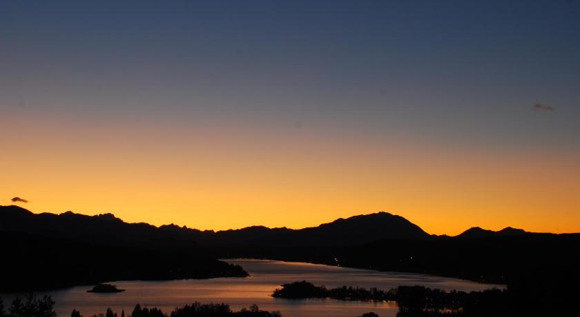 Urlaub fur Mensch und Tier - Appartements Pirkhof — Hotel in Portschach am Worthersee