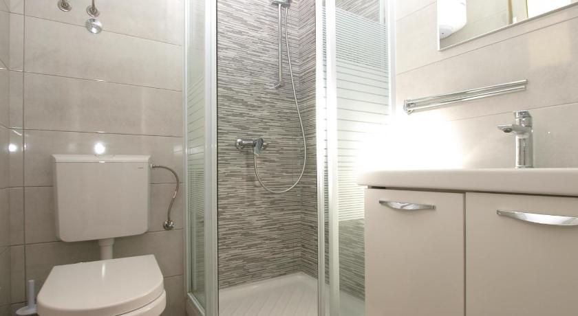 Apartment 898 - image 41