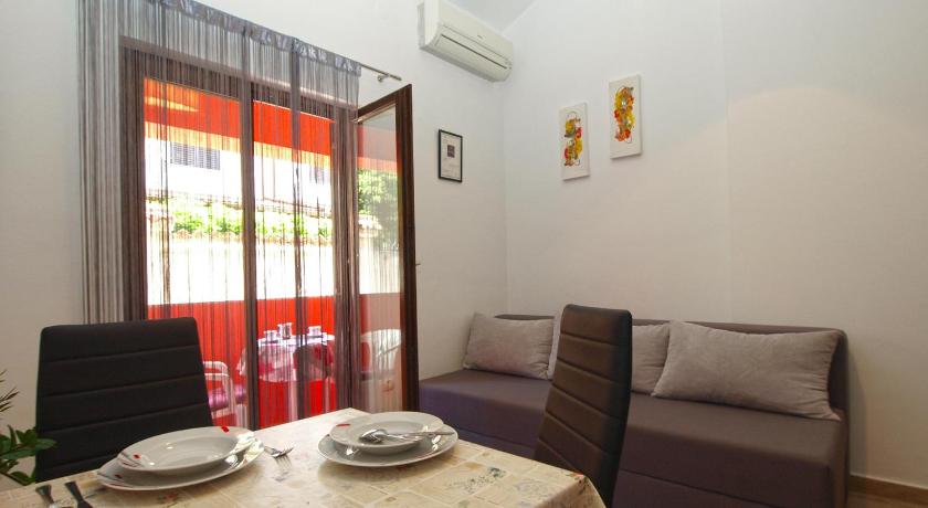 Apartment 898 - image 9