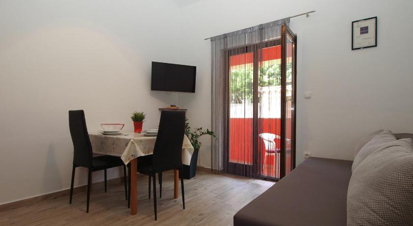 Apartment 898 - image 20