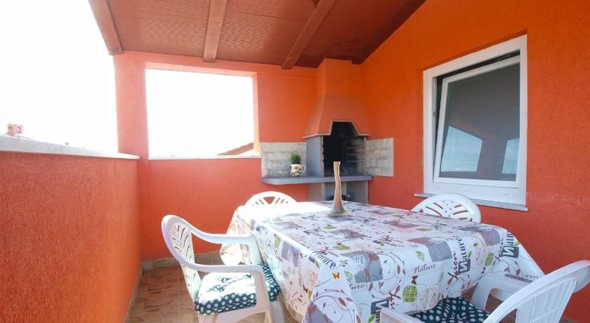 Apartment 898 - image 5