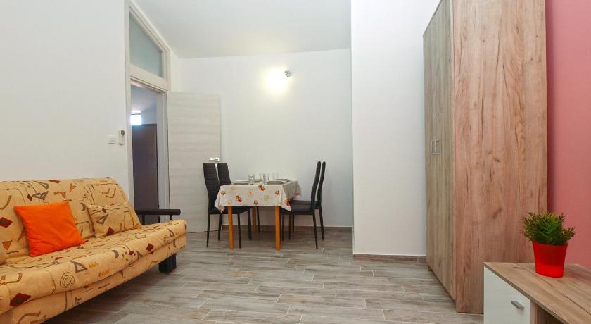 Apartment 898 - image 35