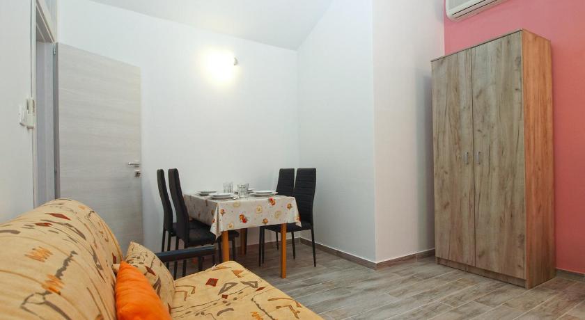 Apartment 898 - image 36