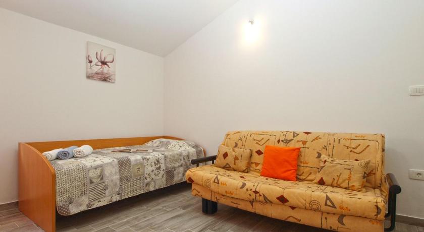 Apartment 898 - image 42