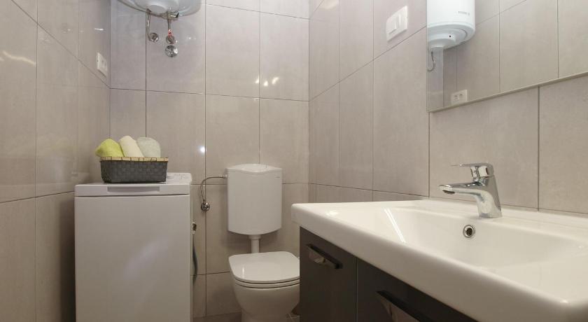 Apartment 898 - image 43