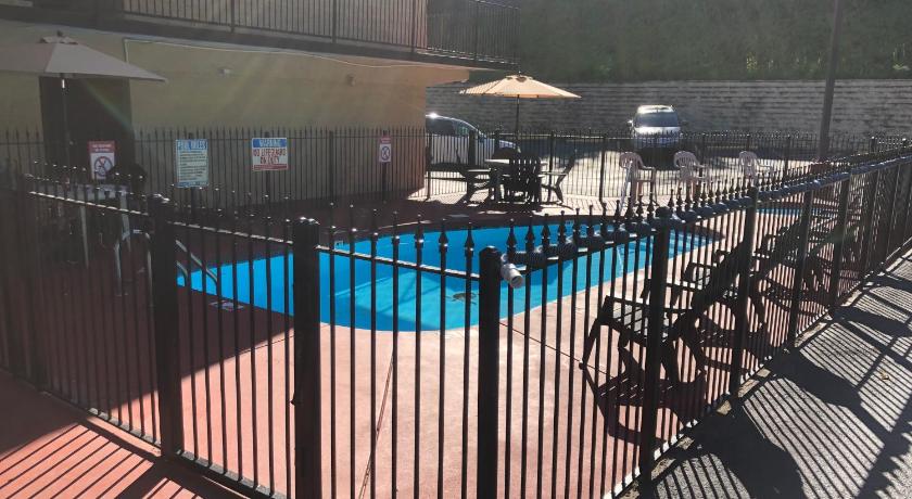 Pin Oak Parkway Inn photo