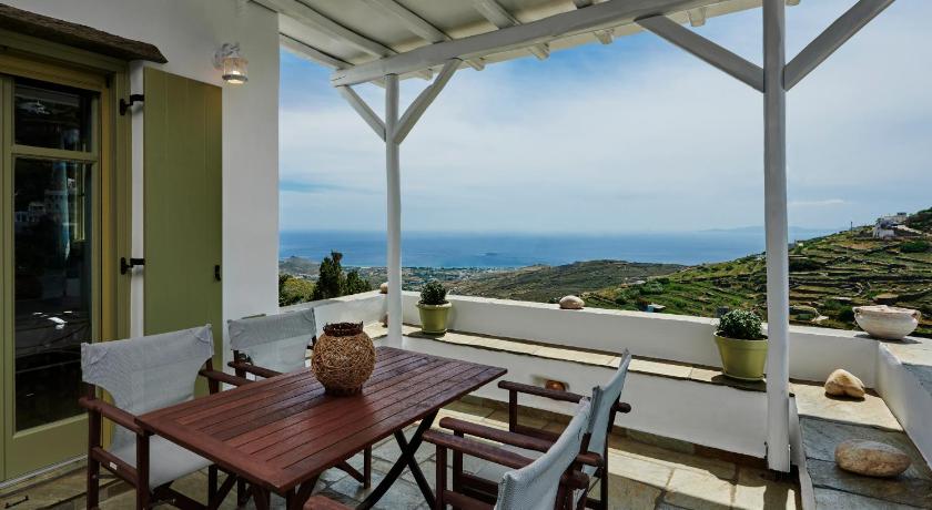 Triantaros View — Hotel in Tinos
