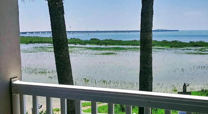 Blue Bay Inn and Suites photo