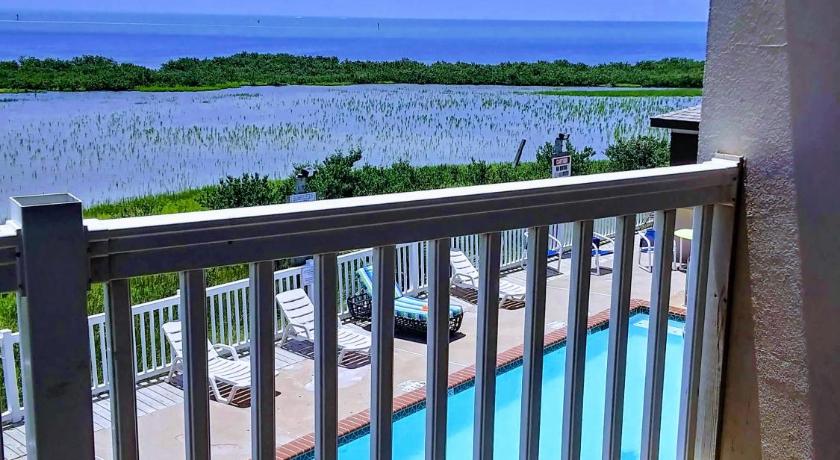 Blue Bay Inn and Suites photo