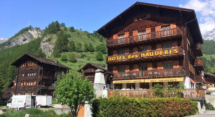 Hotel des Hauderes — Hotel in Evolene