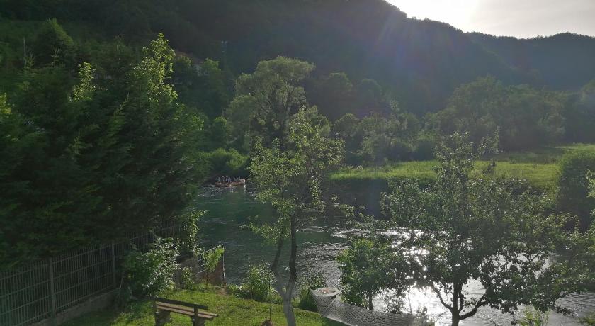 Domacinstvo Una-Ostrovica photo
