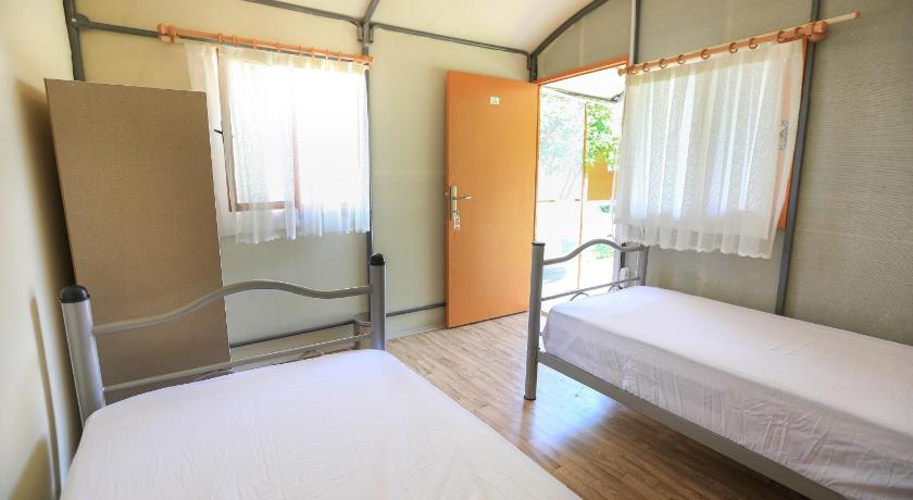 Merry Bungalow & Tent photo