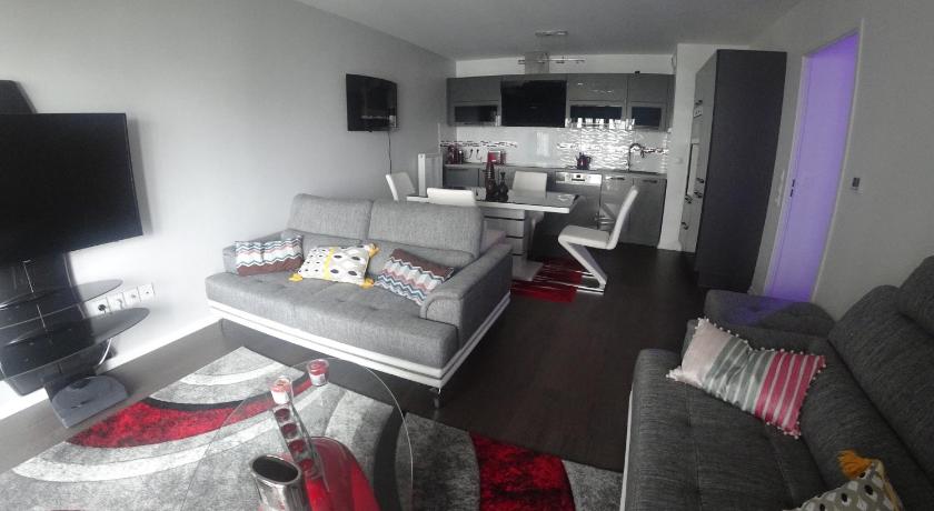 Bel appartement T2 pres du lac avc un parking prive