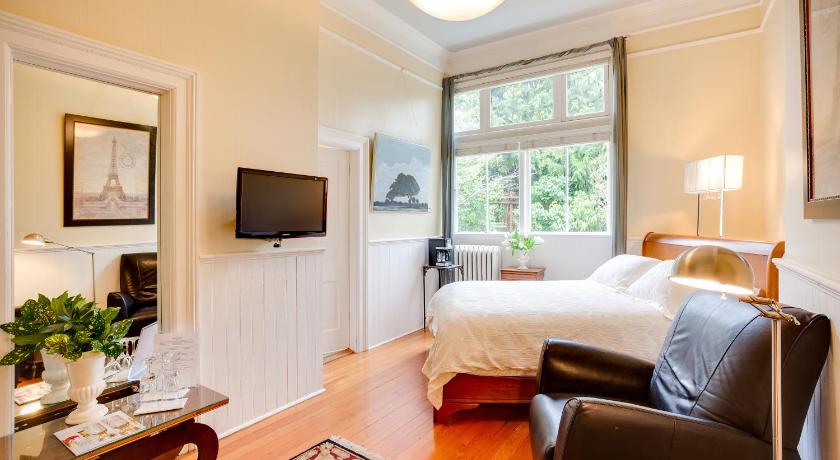 Image of Queen Room 0