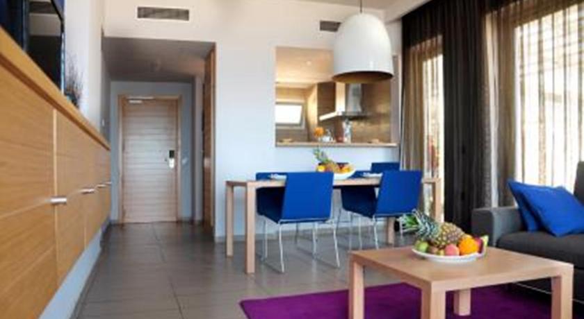 Image of One-Bedroom Apartment with Sea View (2 Adults) 5