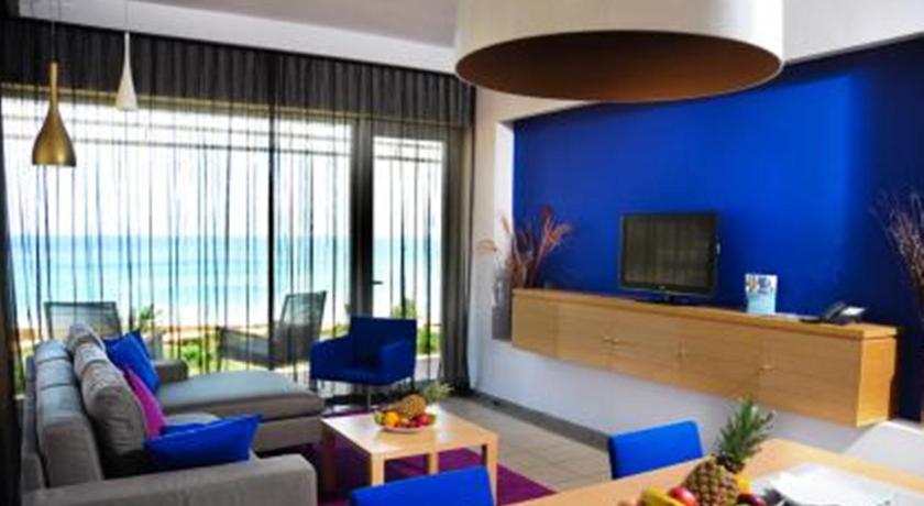 Image of One-Bedroom Apartment with Sea View (2 Adults) 0
