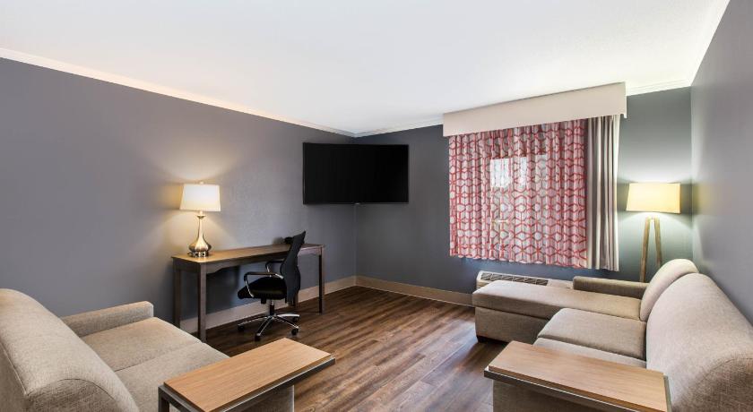 La Quinta Inn & Suites by Wyndham Goodlettsville - Nashville