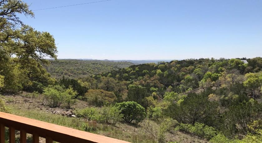 Walnut Canyon Cabins — Hotel in Fair Oaks Ranch