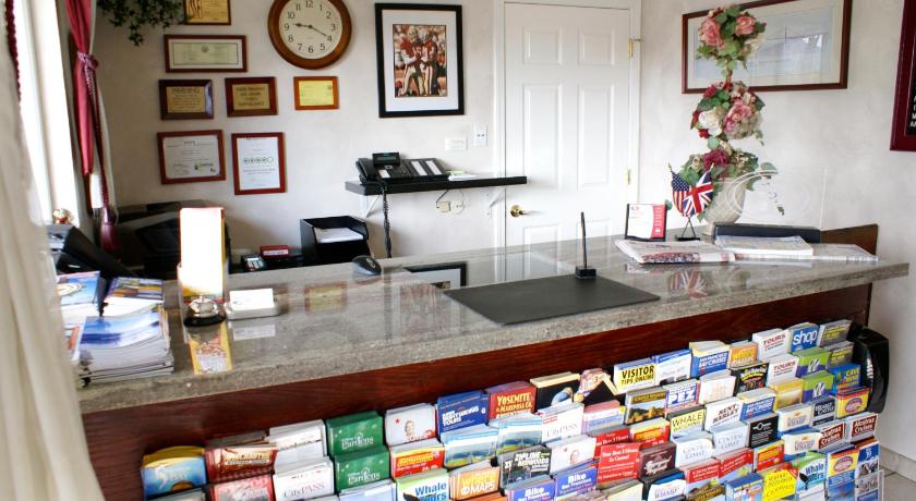Travelers Inn photo