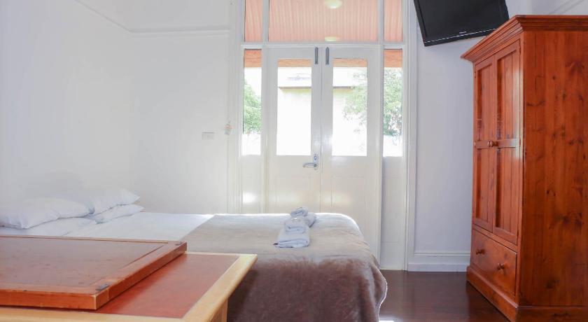 Image of Queen Room with Balcony and En-Suite 3