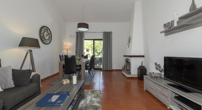 รูปของวิลลาสามห้องนอนพร้อมวิวสวน (Three-Bedroom Villa with Garden View) 0