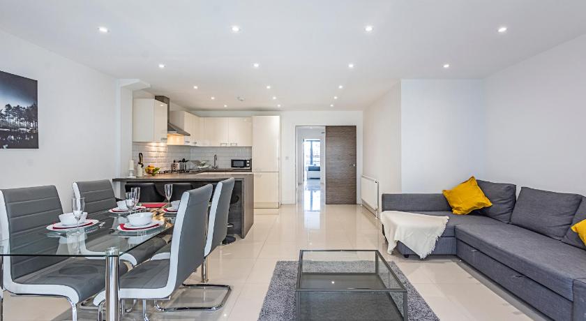 Luxury 2 Bedroom Apartment Near Canary Wharf In London