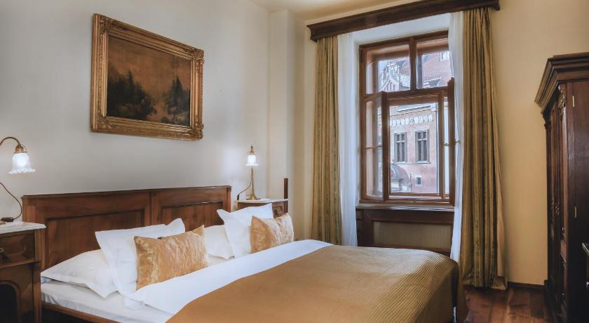 Image of Deluxe Double Room with a View 1