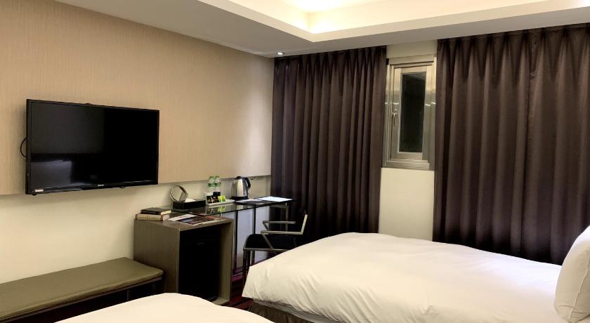 Image of Executive Twin Room B - Non-Smoking 1