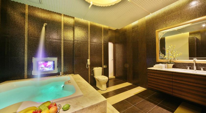 Shining Motel - image 2