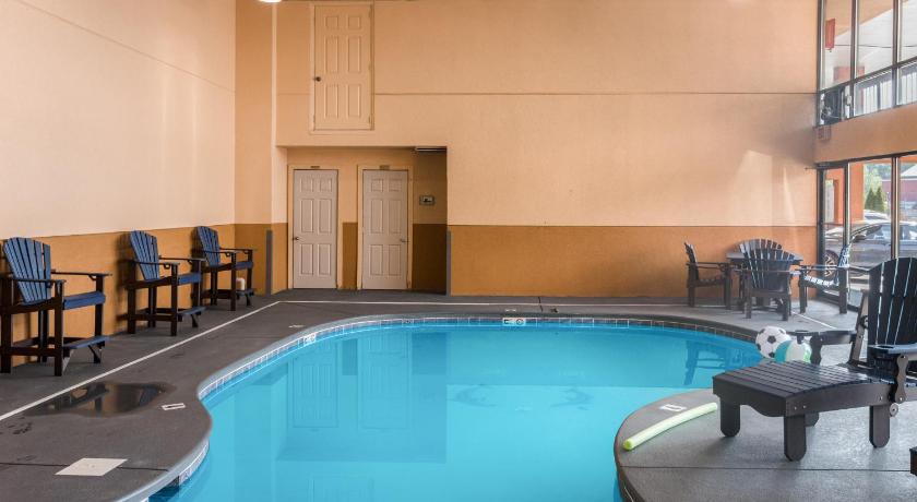 Mountain Vista Inn & Suites - Parkway photo