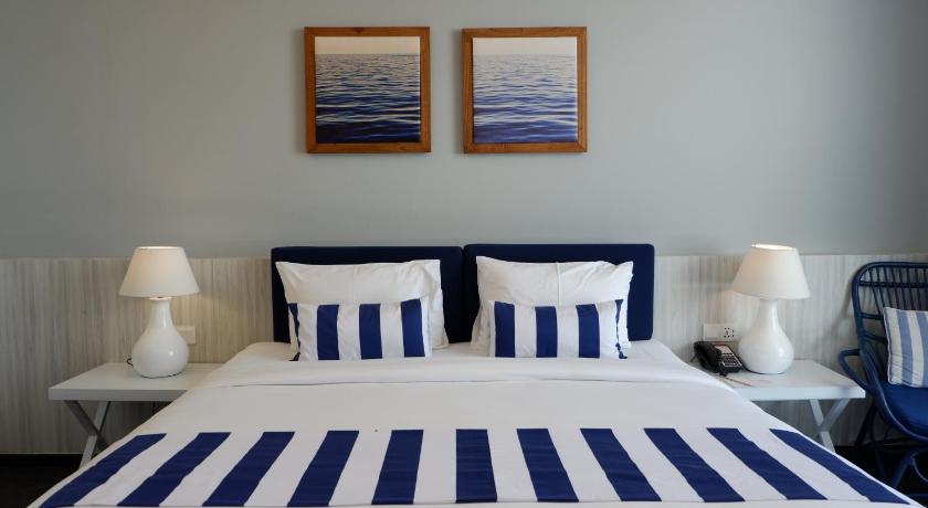 Image of Deluxe King Ocean View 8
