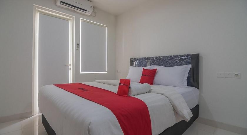 RedDoorz Apartment @ Sentul Tower
