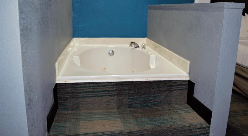 Days Inn by Wyndham Montgomery photo