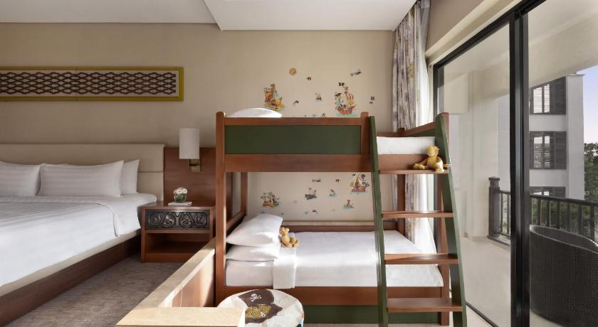 Immagine di Camera Familiare Deluxe - Ala Giardino (Garden Wing Deluxe Family Room) 1