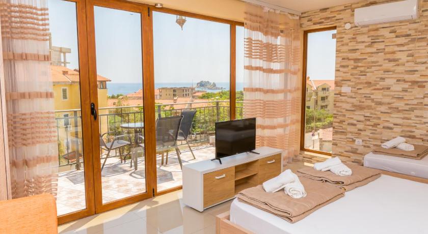 Apartments Jovan — Hotel in Petrovac