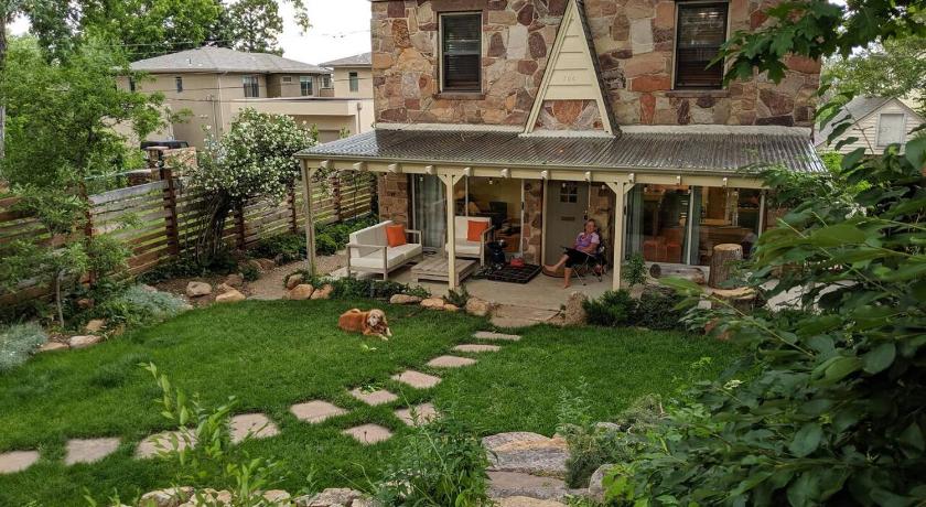 Idyllic Stone Cottage Garden Walk To Chautauqua Apartment