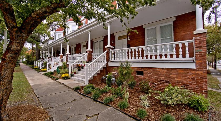 2 Bedroom Renovated Townhouse in Downtown Savannah photo
