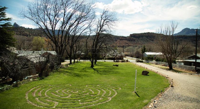 2 Cranes Inn - Zion photo
