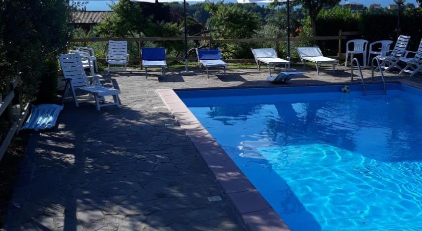 ソイアーノ・デル・ラーゴ El Rincon del Artista 3つ星 ホテル ロビー