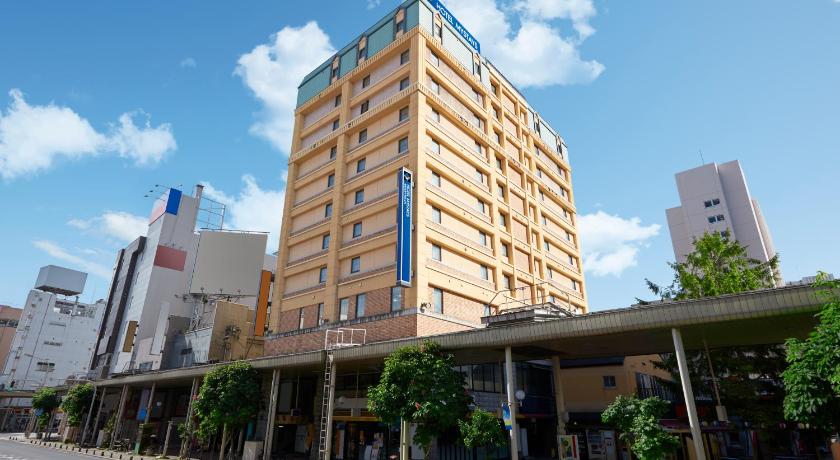 a large building on the corner of a street, HOTEL MYSTAYS Aomori Station in Aomori